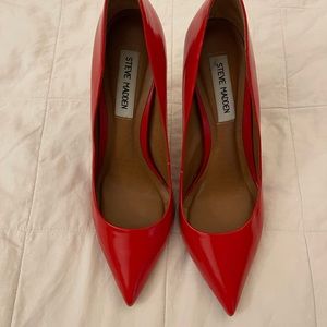 VALA RED PATENT STEVE MADDEN HEELS